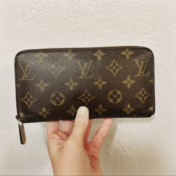 Louis Vuitton Handbags - Authentic LV Zippy wallet